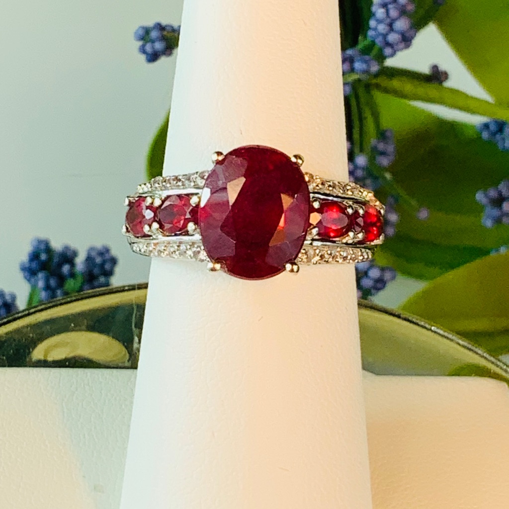 Genuine African Ruby & Zircon Ring - 6.86 Cts